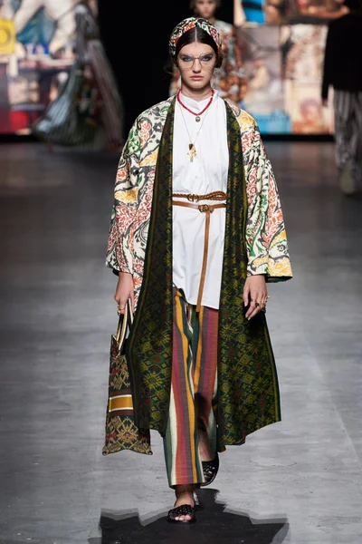 Look 80
